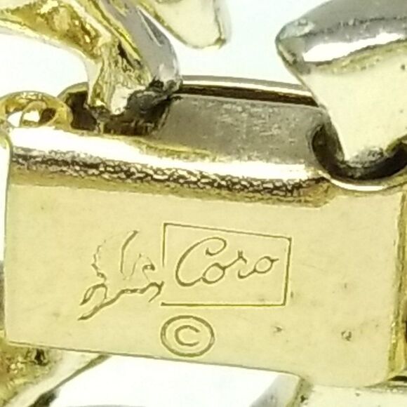 Vintage Coro Pegasus Wide Gold Tone Panel Bangle Bracelet, Stacking Signed - Picture 3 of 6